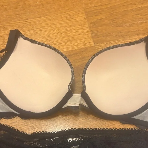 Black Lace Push-Up Bra & Lace Thong Set - Picture 3 of 5